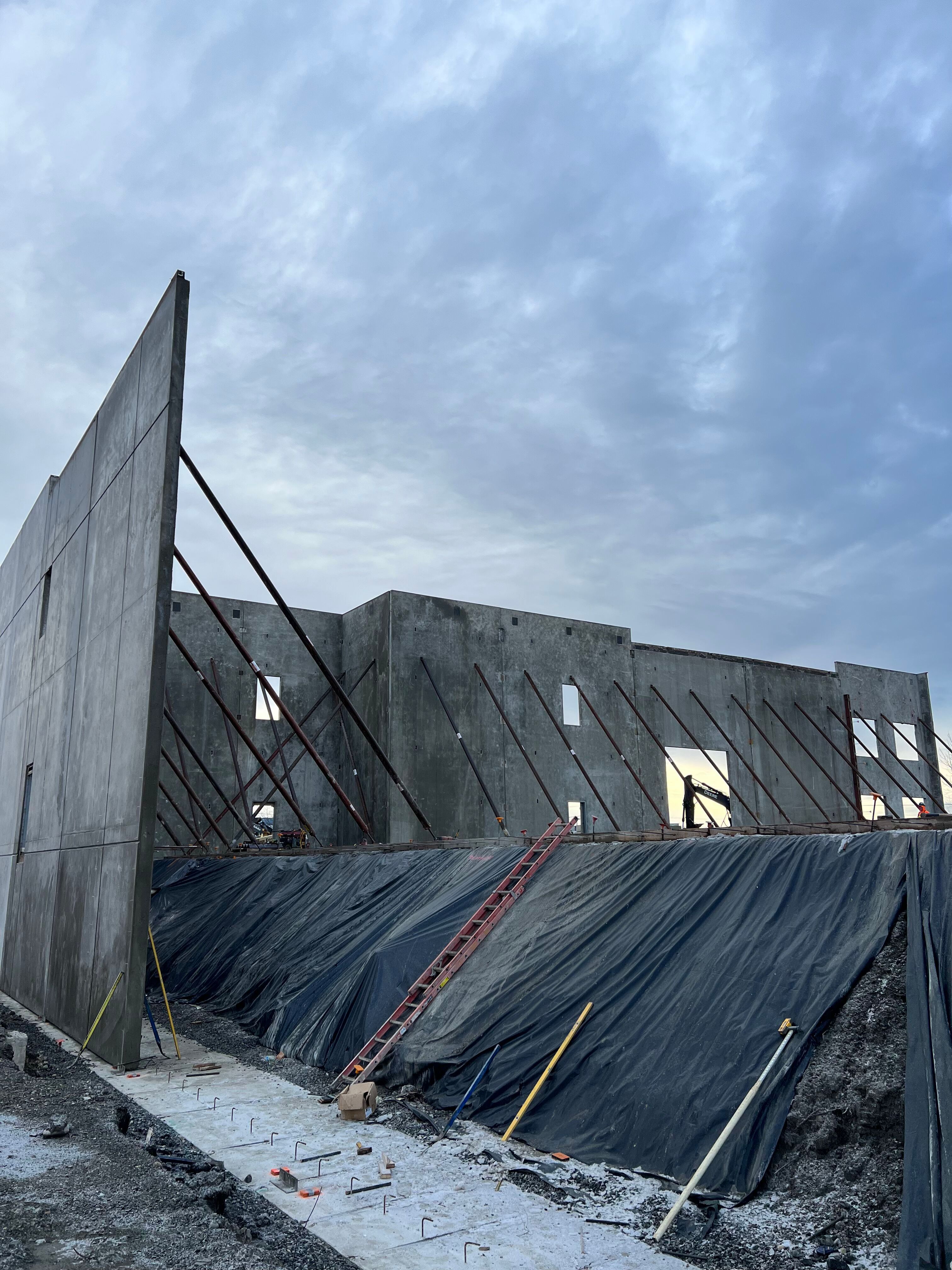 Tilt-up vault slab concrete pour